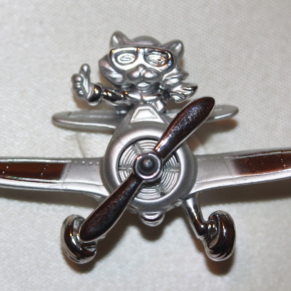 RARE VTG SIGNED CAT PIN Airplane Flying Kitten - Picture 1 of 3
